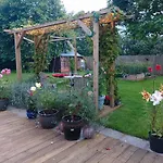 Twin Oaks Bed & Breakfast